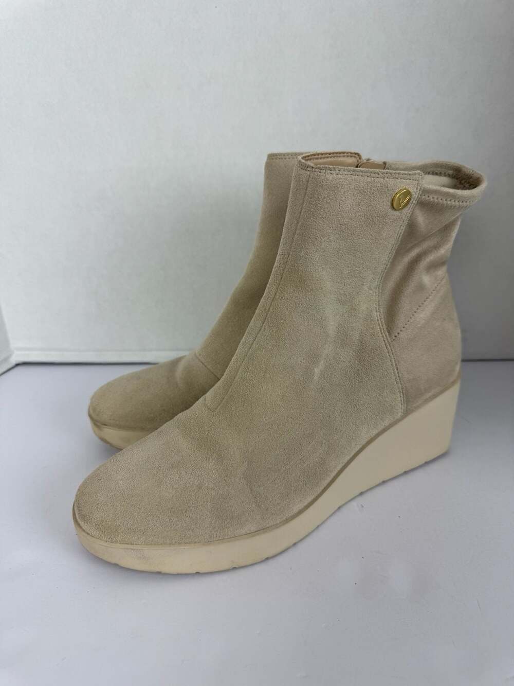 Vionic Skylar Ankle Boots Size 9.5 Oatmeal Suede Wedge